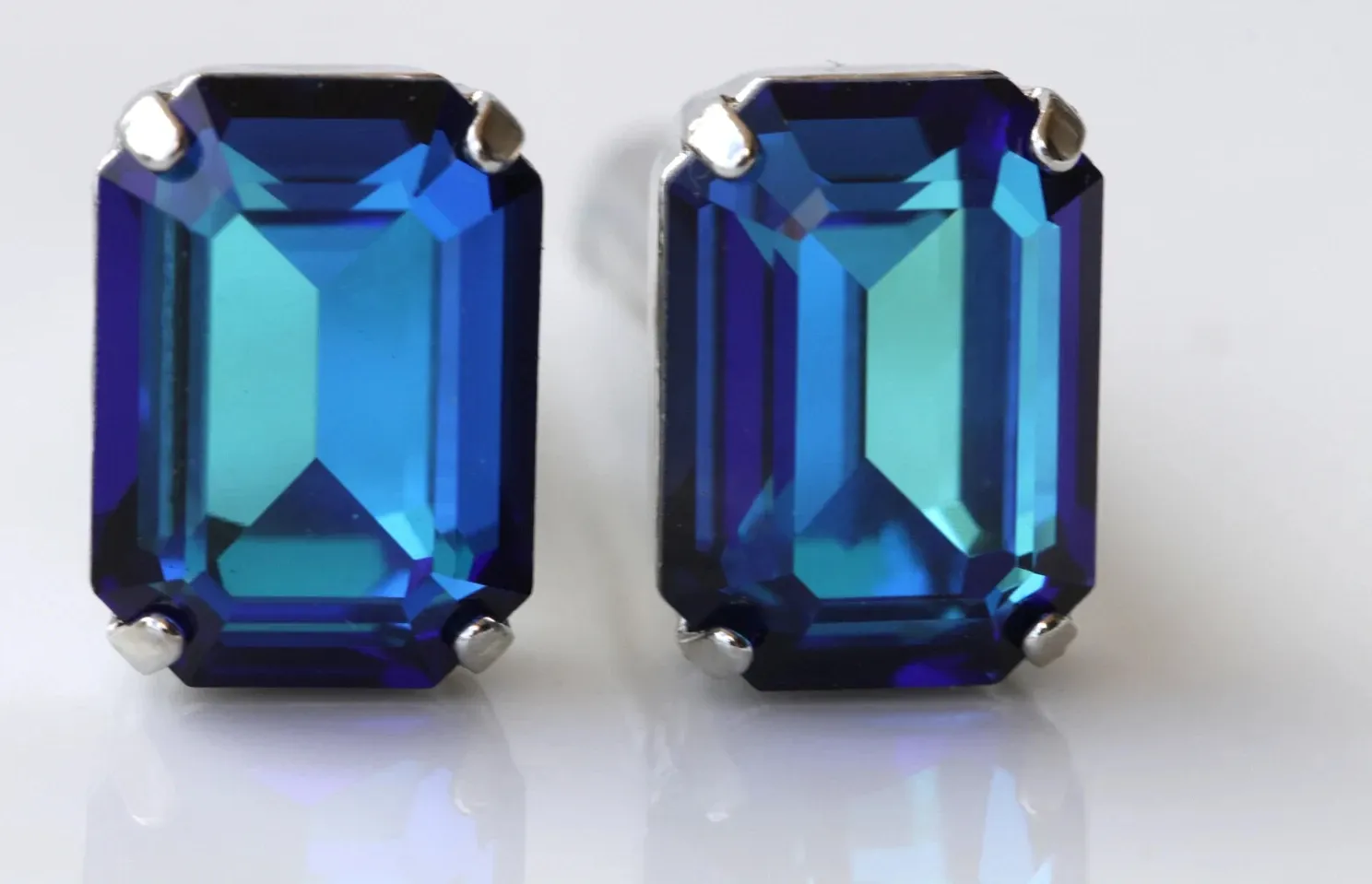 Authentic The Sovereign Blue Sapphire Cufflinks in Radiant 14K White Gold Plating