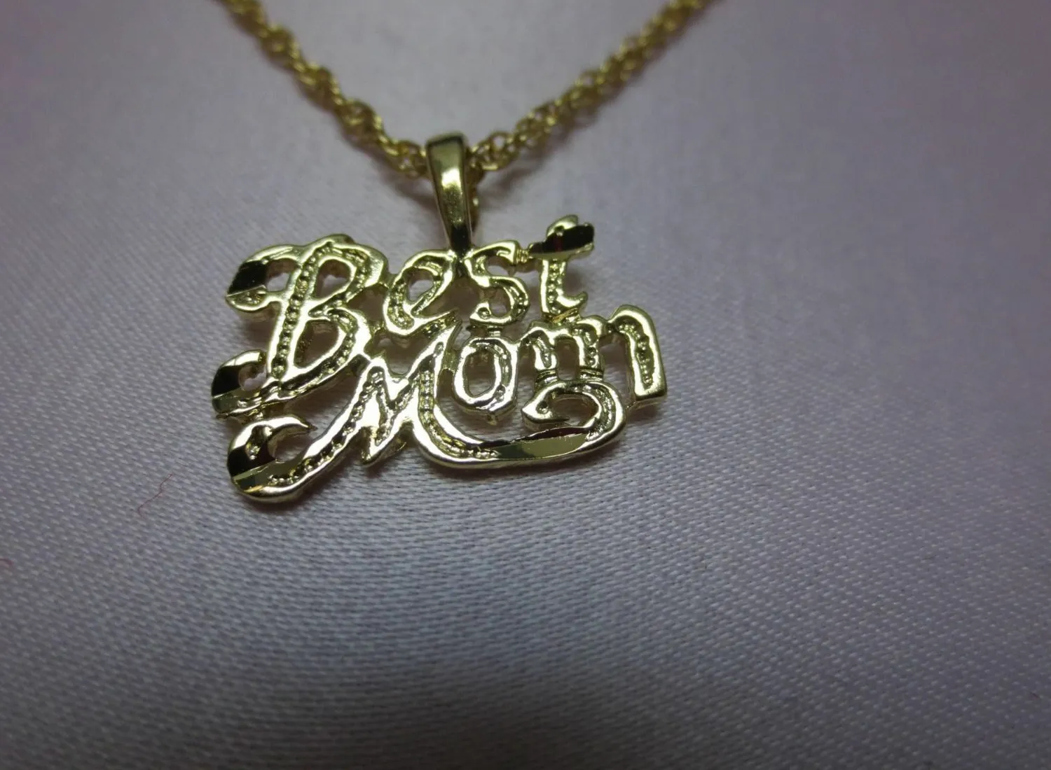 Authentic 14 KT GOLD PLATED 16 INCH ROPE CHAIN WITH A BEST MOM CHARM PENDANT SET-2104