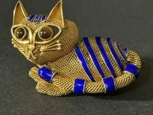 Authentic The Gilded Feline Beacon of Focus and Protection