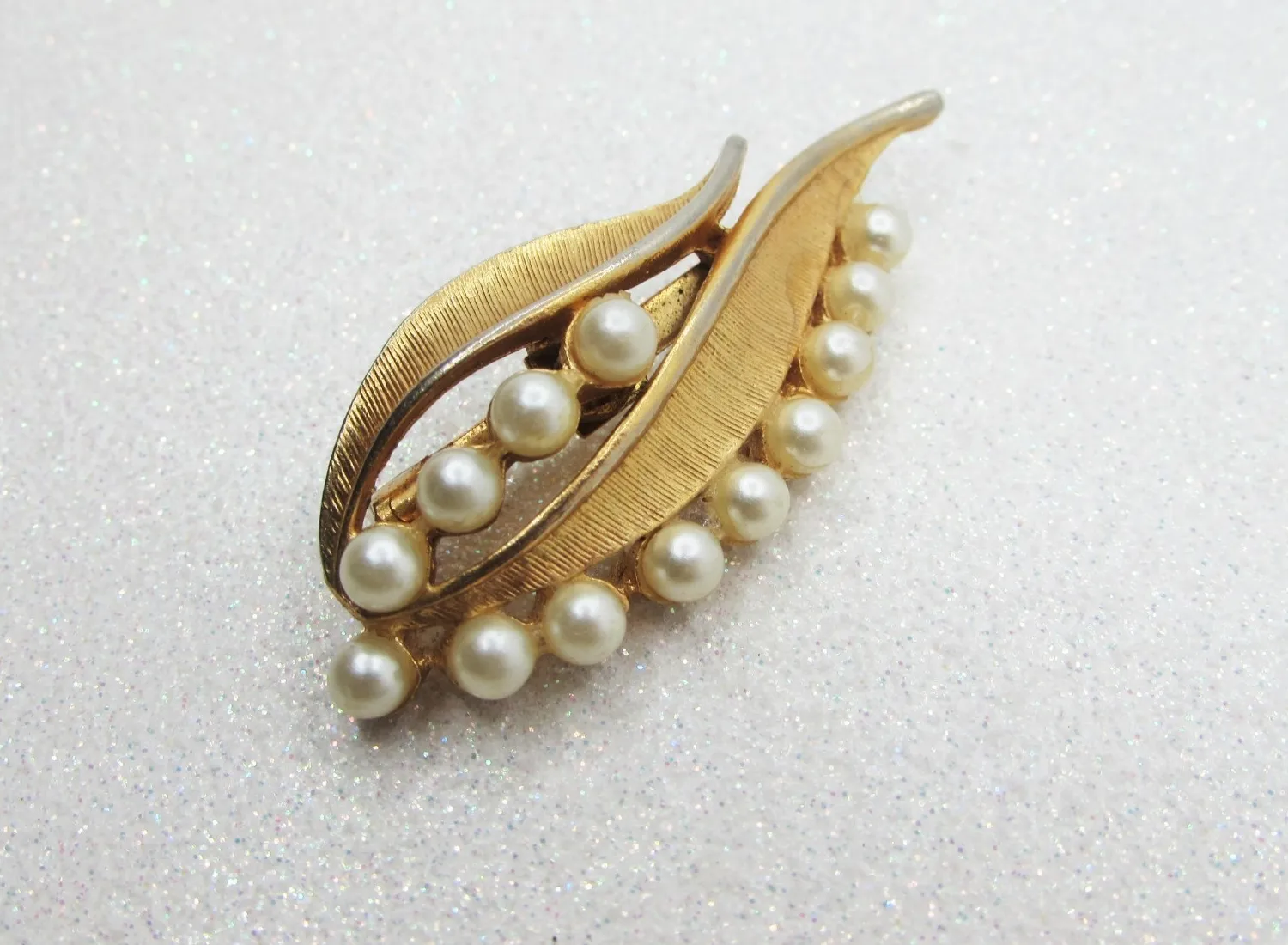 Authentic Elegant Vintage TORINO Gold Plated Leaf Brooch- Small Faux Pearl Woodland Pin