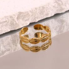Venus Bloom Captivation Ring: Gilded Embrace