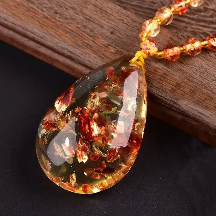 Fragmented Flower Pendant Sweater Chain Beeswax