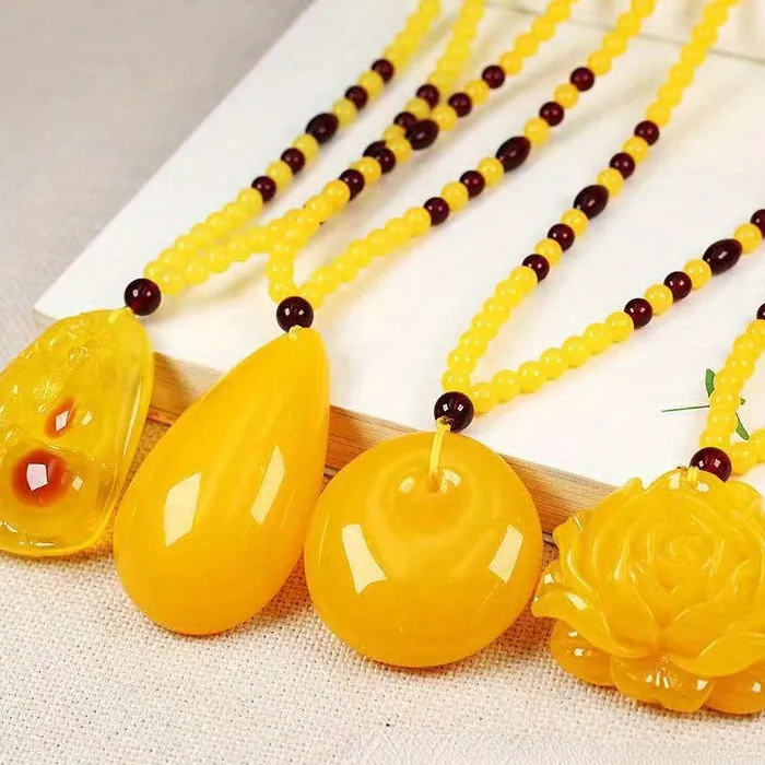 Fashion Charm Blood Amber Amber Pendant