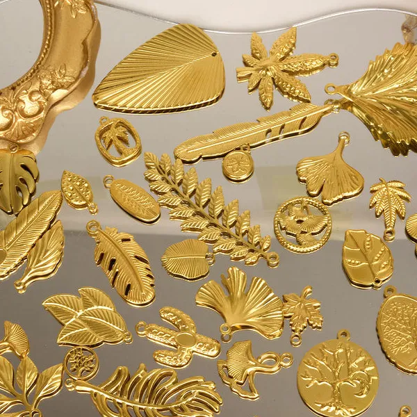 8pcs/lot Tree Leaf Shaped Pendants Gold